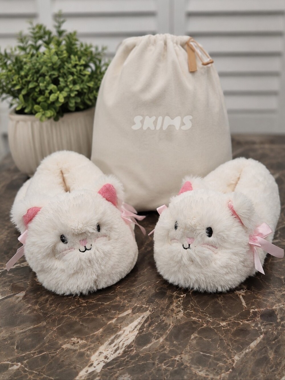 SKIMS NWT Furry Kitten Slippers w/ Skims Dustbag Size 41